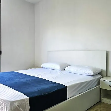 One Bedroom In - 001 - Happy *