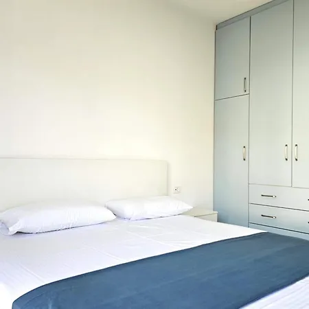 One Bedroom In - 001 - Happy Apartament *