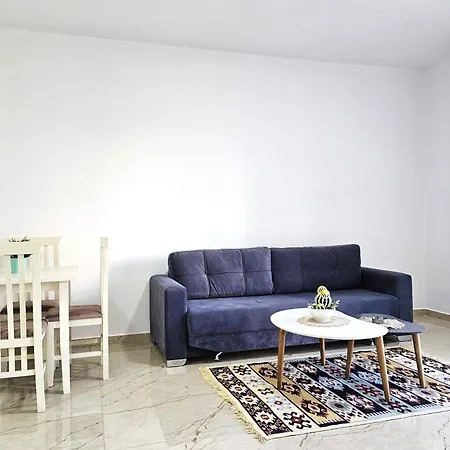 One Bedroom In - 001 - Happy