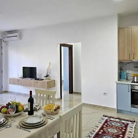 One Bedroom In - 001 - Happy