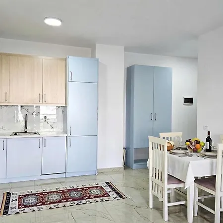 One Bedroom In - 001 - Happy Apartment