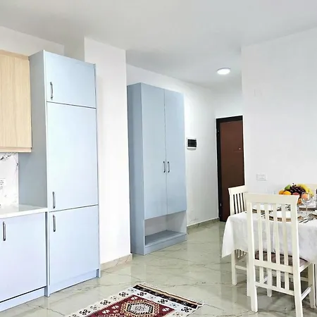 One Bedroom In - 001 - Happy